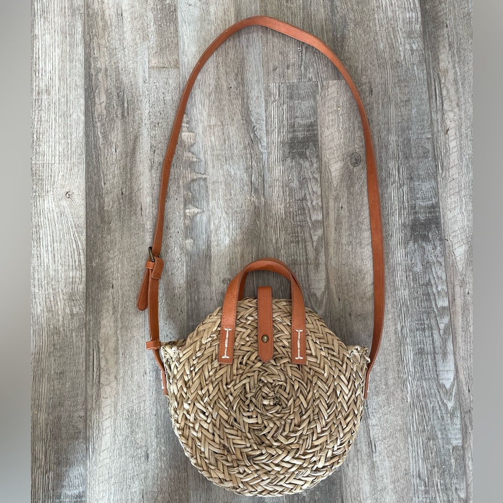 Round Straw Crossbody Bag with Tan Leather Straps
